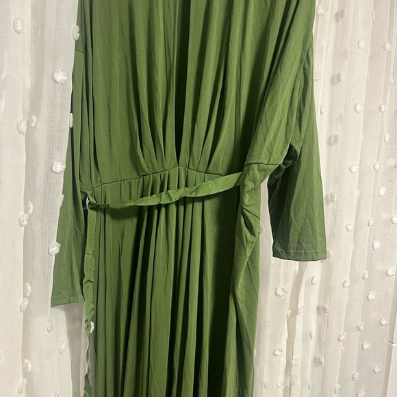 New with tag maxi dress, size US 10, buckle back detail - Picture 6 of 7